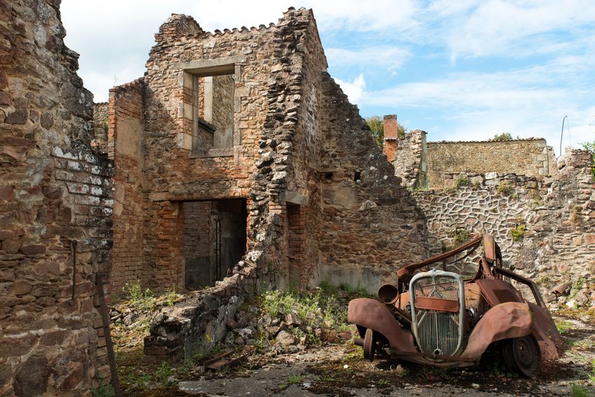 ourador-sur-glane-ghost-town-in-limousin-france-was-abandoned-during-world-war-two.jpg