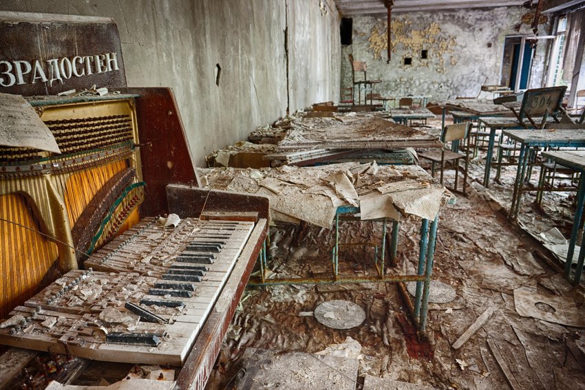 pripyat-ghost-town-on-the-edge-of-the-chernobyl-nuclear-disaster-site-in-ukraine.jpg
