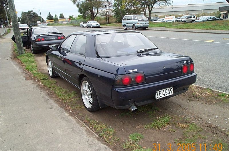 R32_skyline_rear.jpg