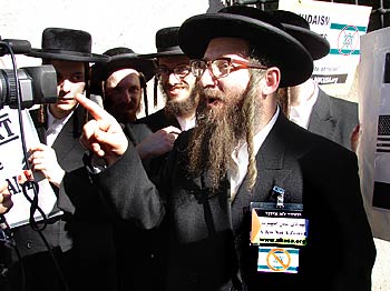 Rabbis_6_Finger.jpg