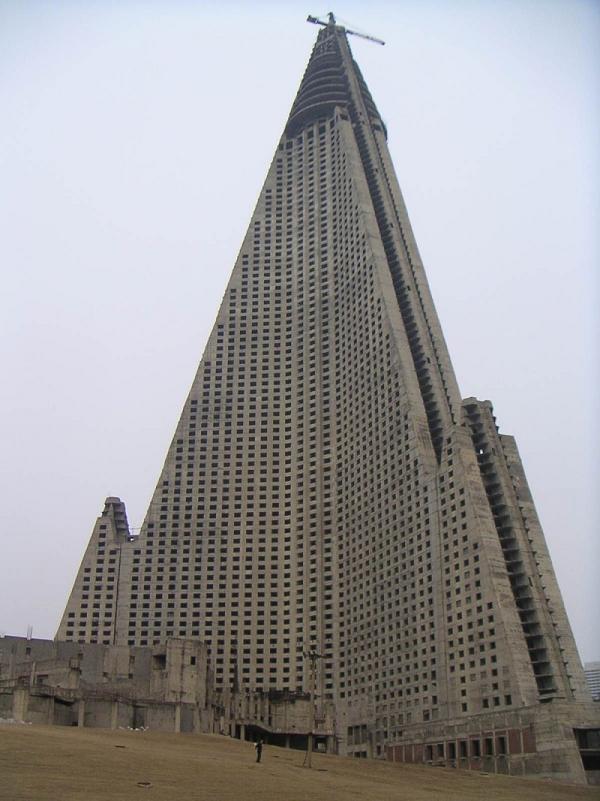 ryugyong_hotel1.jpg