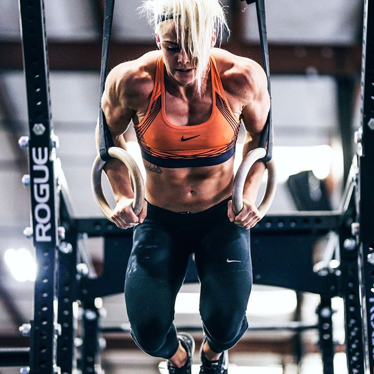 sara-sigmundsdottir-1489745650p4c8l.jpg