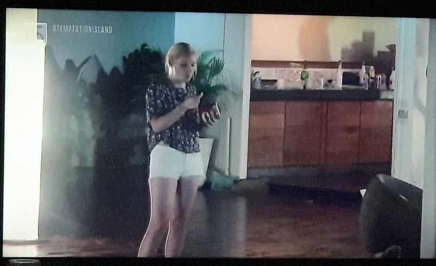 Screenshot_20190418-214841_Video Player.jpg