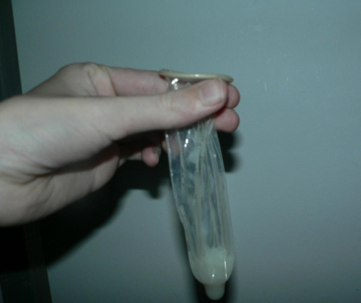 Semen_ejaculated_in_a_condom.jpg
