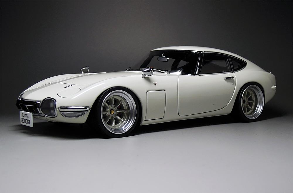 toyota+2000gt+autoart.jpg
