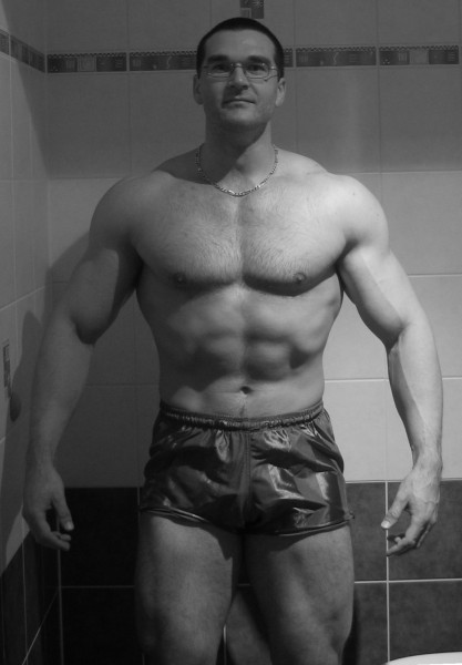 true-natural-bodybuilder-full-body-front-bw.jpg