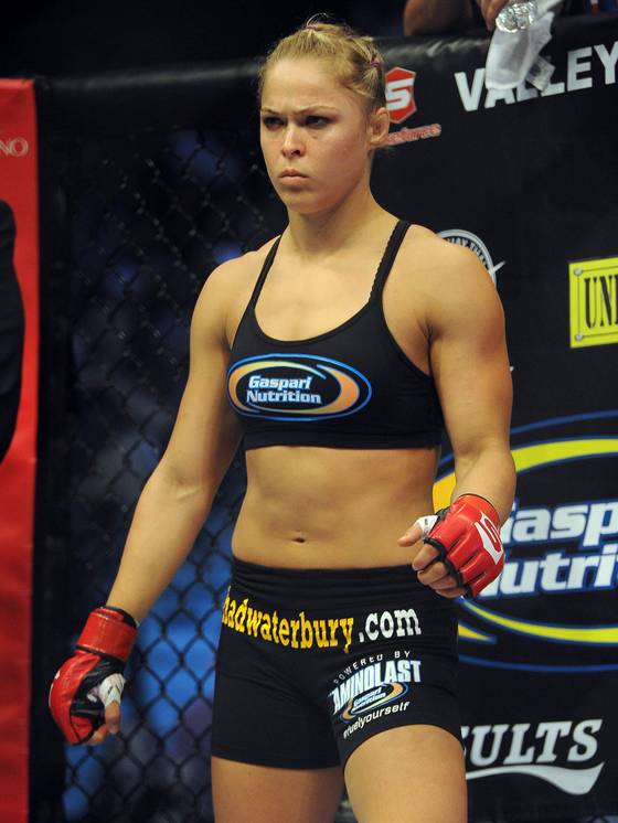 usp-mma_-strikeforce-rousey-vs-kaufman-3_4_r560.jpg