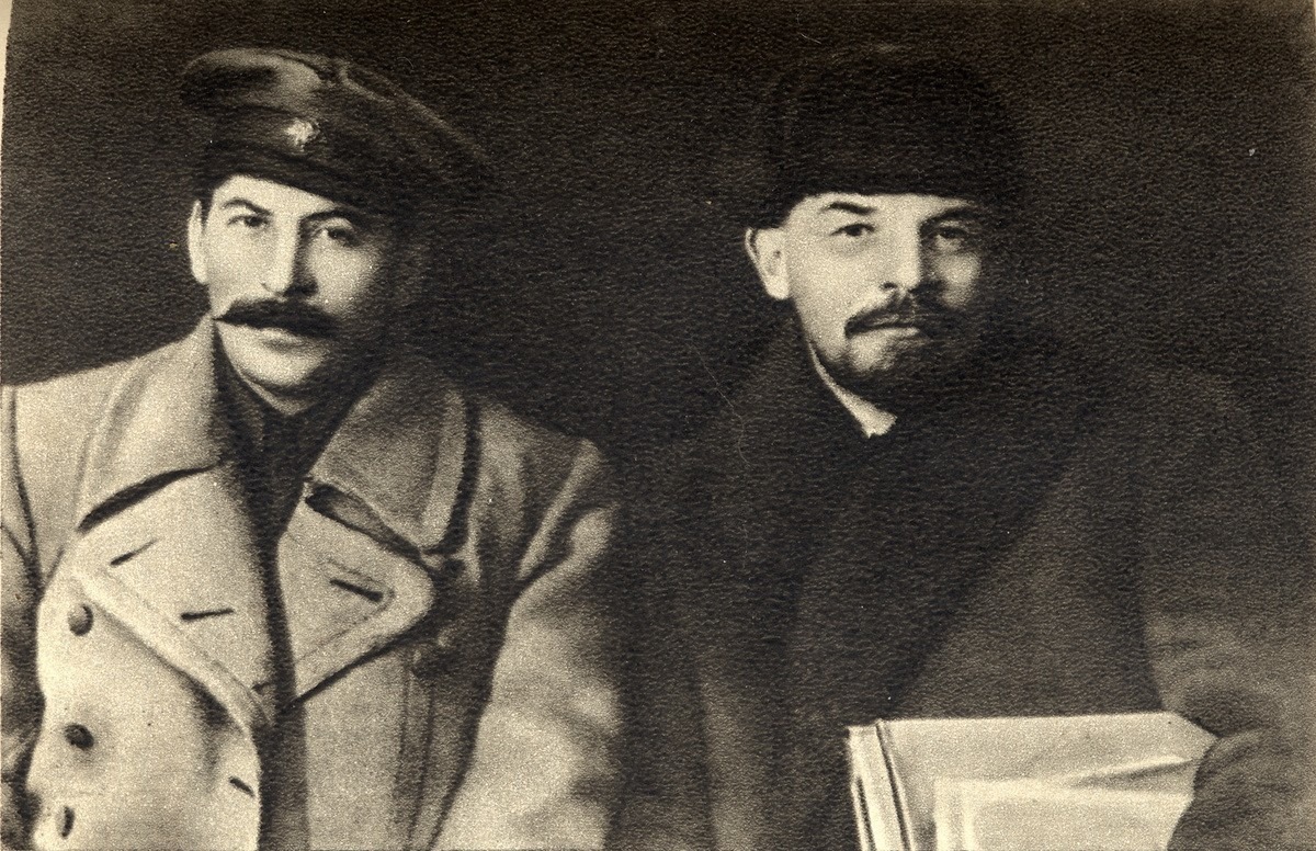 Vladimir_Lenin_and_Joseph_Stalin%2C_1919.jpg