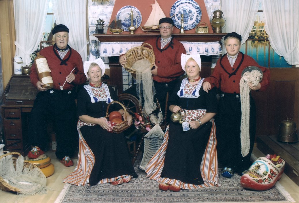 Volendamse%20kledij.jpg
