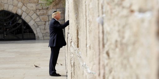 watch-trump-become-the-first-sitting-us-president-to-visit-the-western-wall.jpg