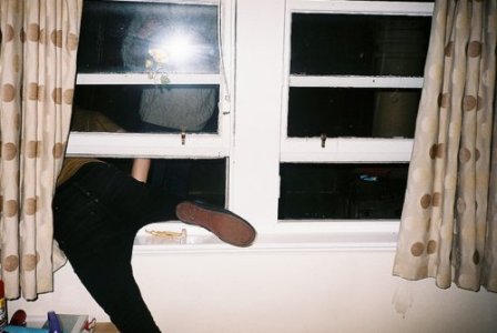 boy-cute-escape-sneaking-out-window-Favim.com-156072_large.jpg - 374422