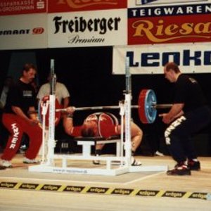 EK 2000 - 215 Benchpress