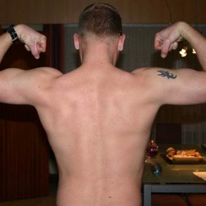 rug_gespannen_met_biceps_13_nov_04