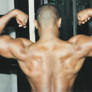 dubbel biceps achter