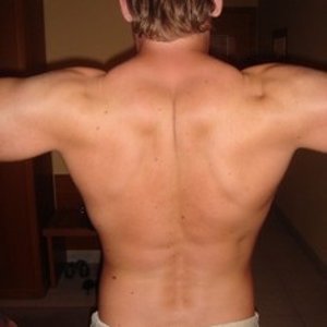 Double biceps rear -> onevenwicht lats?