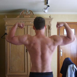 Back double biceps