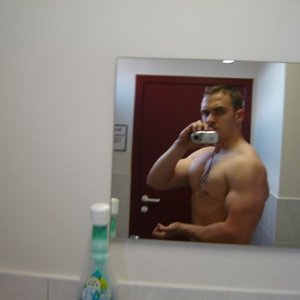 Side chest pose (koud)