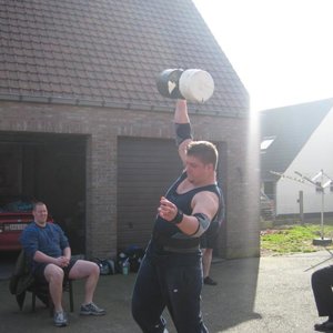 60kg one arm dumbbell press