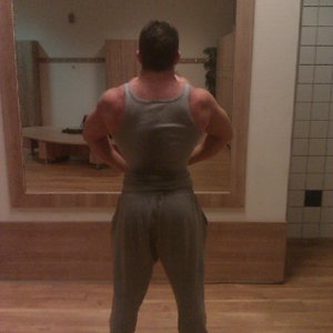 Te lui om me hemd uit te doen.