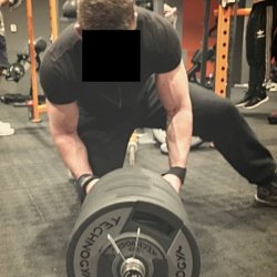 T-bar row, strict op de Yates variant