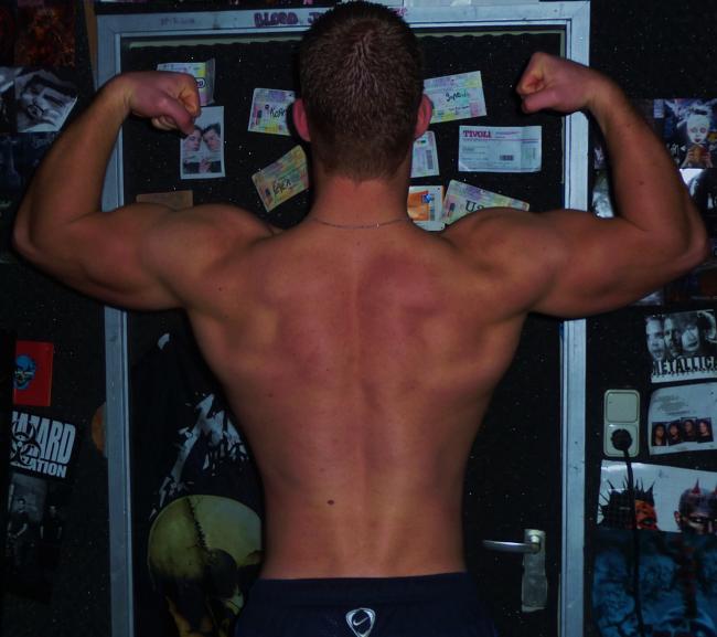 18 jaar, 1 jaar natural trainen.