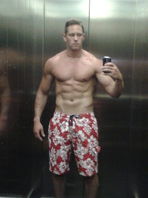 89 kilo, 29 jaar, 1.81 cm lang