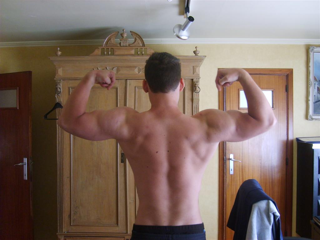 Back double biceps
