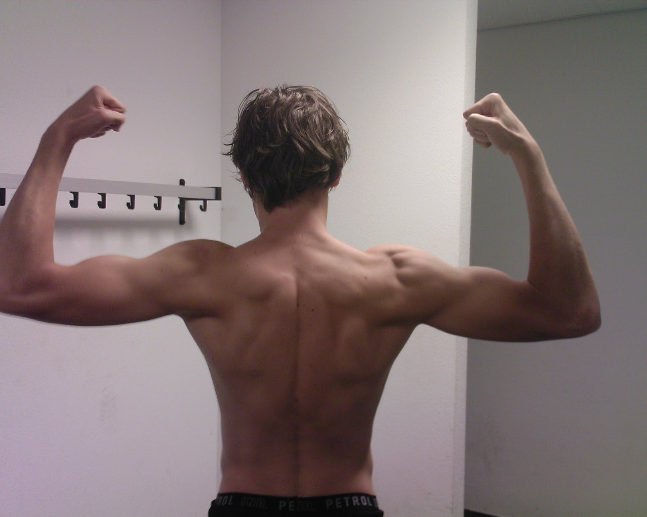Back double biceps