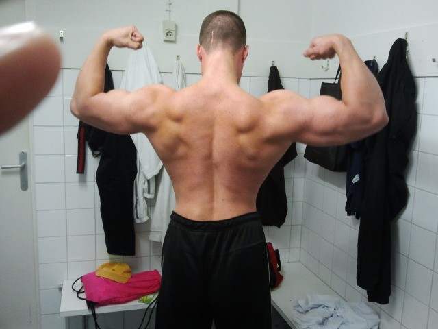 Back double biceps
