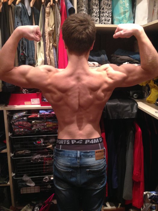 Back double biceps
