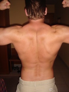 Double biceps rear -> onevenwicht lats?