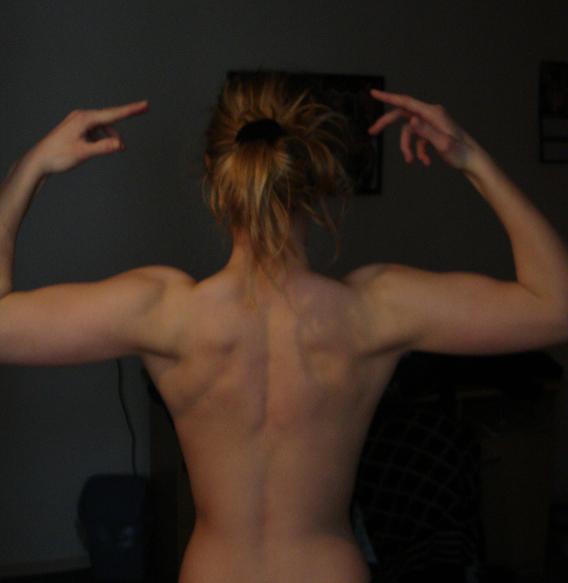 dubbele biceps achter