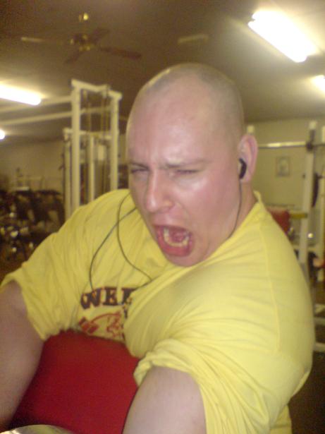 Ries die 7 kg aan het curlen is